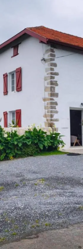 Duplex 2 chambres avec jardin 15 mn de Bayonne à Urt，位于Urt的酒店