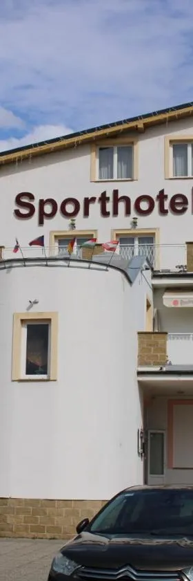 Sporthotel Patriot，位于利托梅日采的酒店