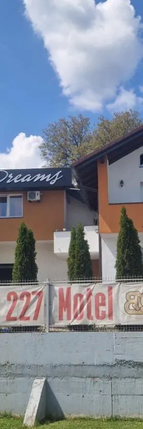 Motel Dreams，位于Novi Travnik的酒店