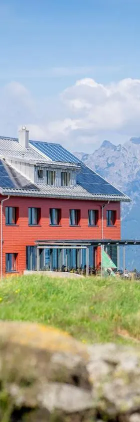 Hotel Restaurant Berghaus Malbun Buchserberg，位于布克斯的酒店