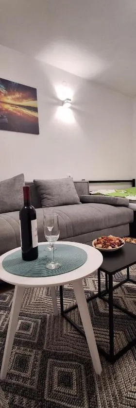 Studio Apartman Radule，位于特雷比涅的酒店