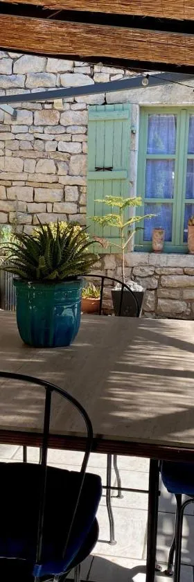 Gîte et Studios Les Barongères，位于Farges-lès-Chalon的酒店