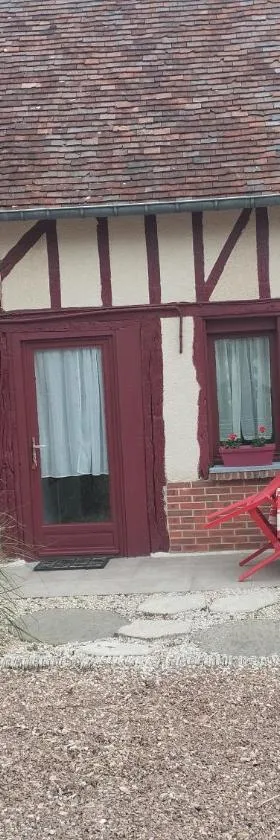 Cosy Little Cottage，位于Landepéreuse的酒店