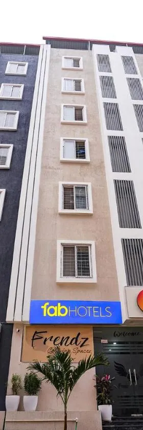 FabHotel Frendz - Nr Hitech City Metro Station，位于加姆布的酒店