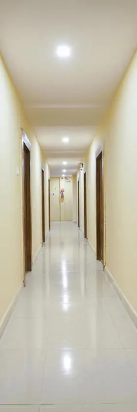 Hotel O R Square Stay Near LB Nagar Metro，位于Surūrnagar的酒店