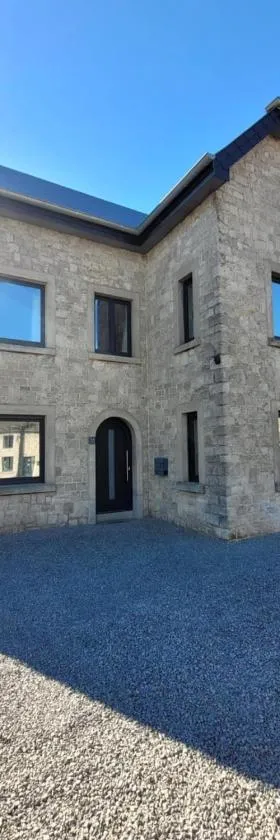 Durbuy, l Olivier, Maison charmante 4 façades en pierre du pays，位于杜柏的酒店