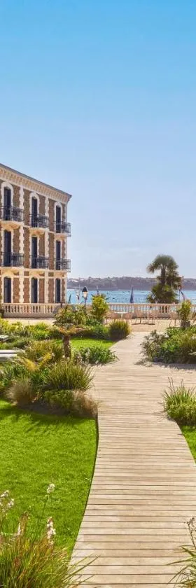Hôtel Barrière Le Grand Hôtel Dinard，位于迪纳尔的酒店