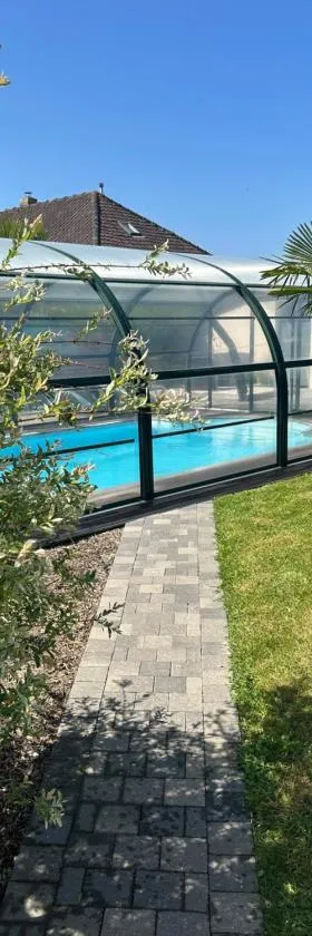 Gîte spa sauna piscine，位于Aubin-Saint-Vaast的酒店