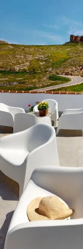 Apartamentos Consuegra frente a los molinos，位于孔苏埃格拉的酒店