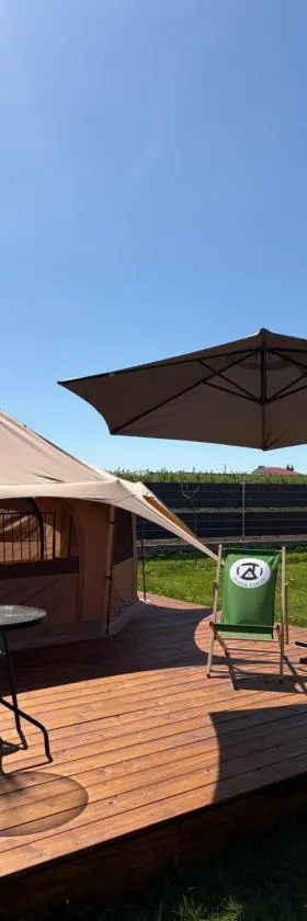 Dolina Królów Czersk glamping pole namiotowe，位于Czersk的酒店