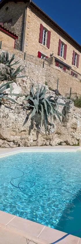 Maison de campagne 8 couchages avec piscine et lacs，位于圣日的贡的酒店
