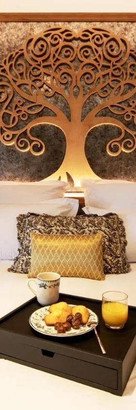Logis Hôtel Jeanne & Jules Hôtel Spa et Restaurant，位于Rostrenen的酒店
