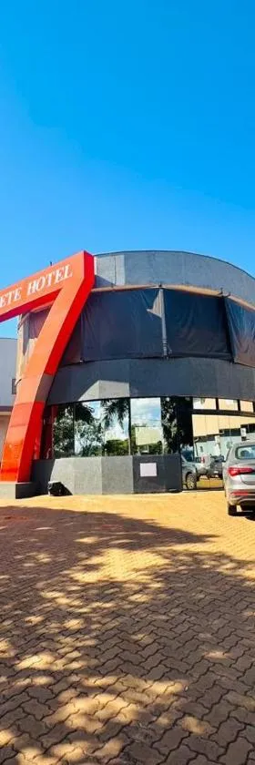 Hotel 7，位于特雷斯拉瓜斯的酒店