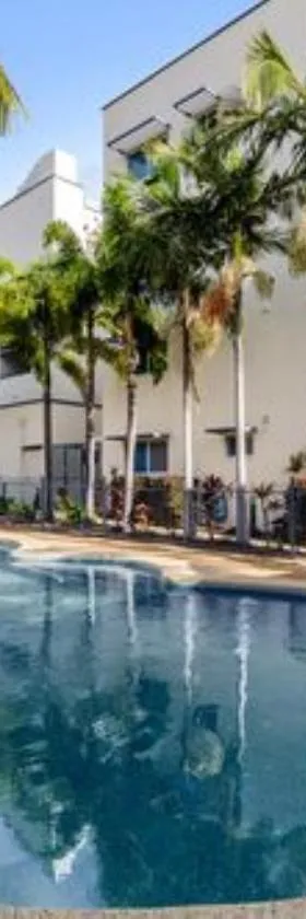 Madison Ocean Breeze Apartments，位于汤斯维尔的酒店