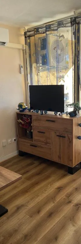 2 bedroom apartment, sleeps 4，位于弗勒里的酒店