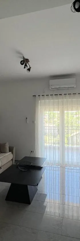 DIS LUX Apartments，位于Radanovići的酒店