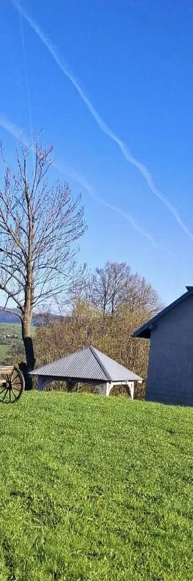 Dom Na Kraju，位于Łomnica Zdrój的酒店