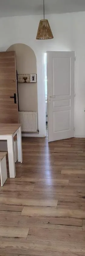 Appartement au premier étage，位于布尔堡的酒店