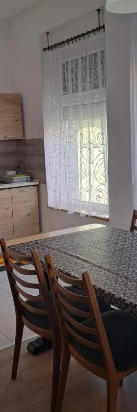 Apartament nad jeziorem Ryn (II)，位于雷恩的酒店