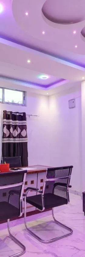 Hotel O The Mahalaxmi Inn，位于迪布鲁加尔的酒店
