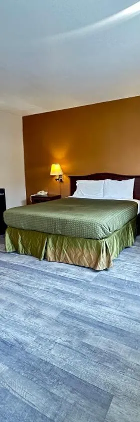 Royal Inn，位于沃森维尔的酒店