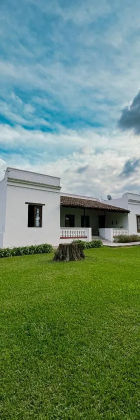 Cerros de Terciopelo hotel boutique，位于Rosario de Lerma的酒店