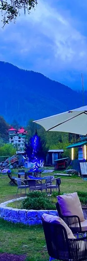 The Himalayan Cottage Camping With Bonfire, Manali - A Riverside Retreat，位于马拉里的酒店