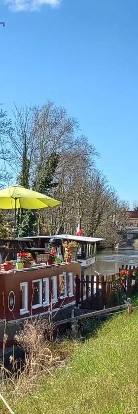 Sur la Somme à bord de la péniche Arche de Noé，位于Pont-Rémy的酒店