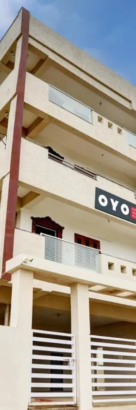 Super Hotel O J3 LUXURY ROOMS，位于贡土尔的酒店