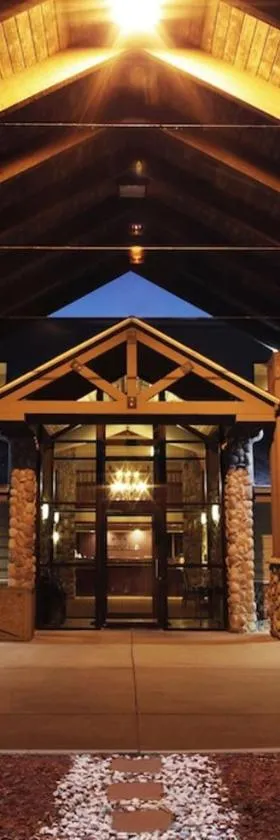 Red Lion Inn & Suites Grimes，位于格赖姆斯的酒店