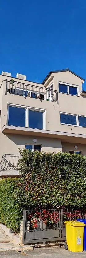 米尔塔公寓，位于罗维尼的酒店