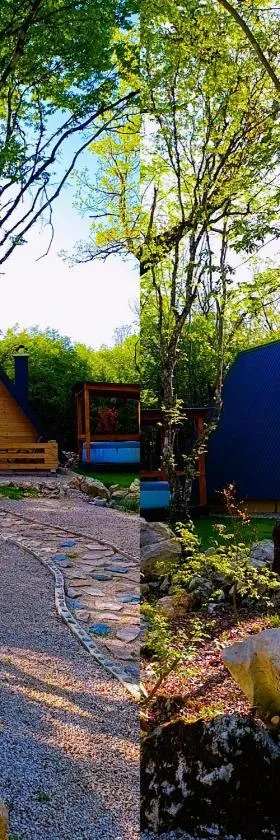 Woodland paradise Charming wooden houses in stone，位于柳布什基的酒店