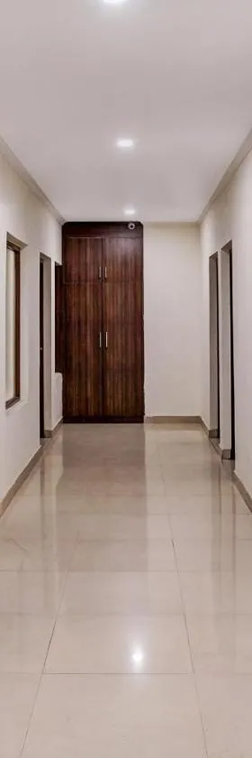 Super Townhouse Diamond View，位于大诺伊达的酒店