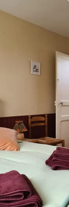 Chambre d'hôtes Les Glycines et petit déjeuner，位于Arnières-sur-Iton的酒店