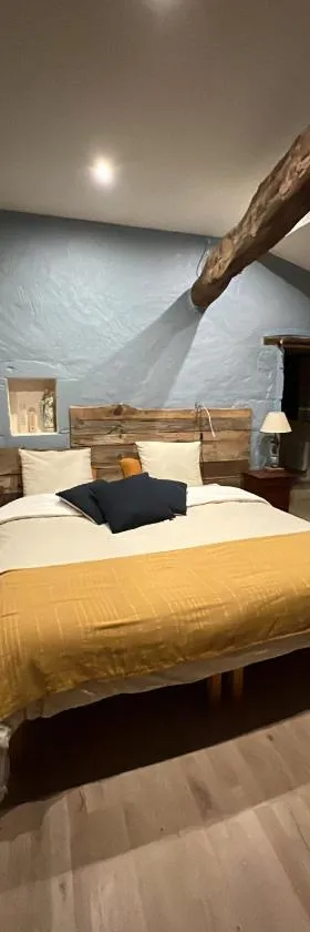 Chambre à louer 35m2 ,calme et piscine,Sud Charente，位于Bardenac的酒店