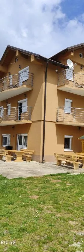Apartmani Šćit，位于Šćit的酒店