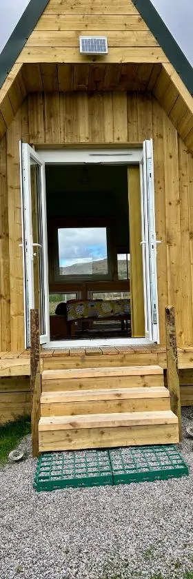 Keltic cabin off grid camping nc500，位于洛赫卡伦的酒店
