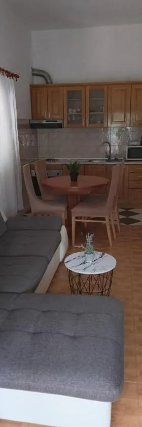 Apartments Ivana，位于洛维什特的酒店