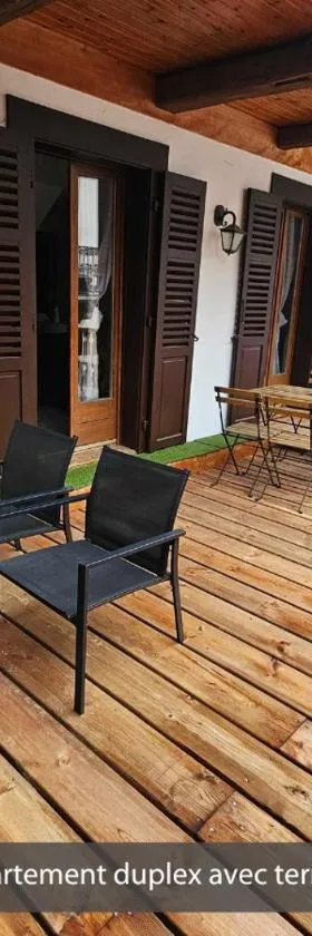 Appartements duplex 3 et 4 personnes - Climatisation - Village élu parmi les "Plus Beaux Villages de France" - Route des Vins - Centre Alsace，位于贝格海姆的酒店