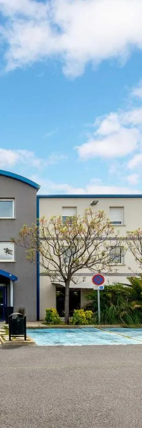 B&B HOTEL Pézenas，位于佩兹纳斯的酒店