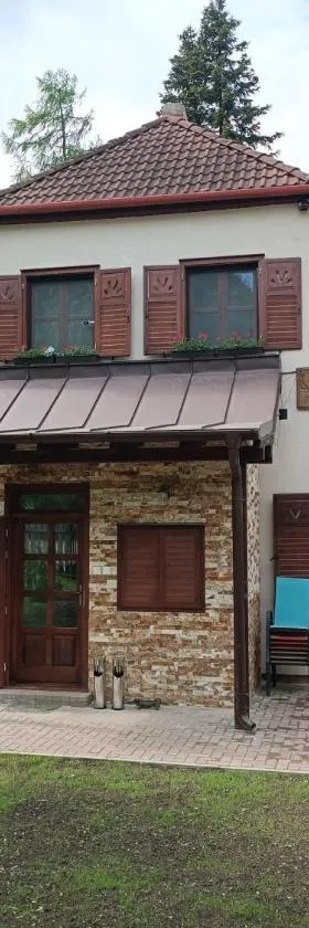 赫塔普泽塔埃尔德拉克旅馆，位于Isztimér的酒店
