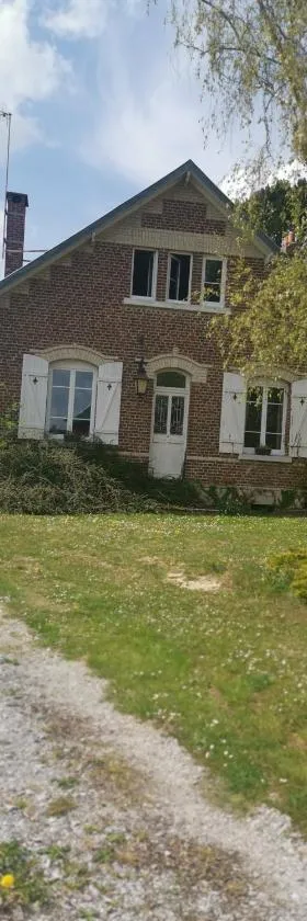 Chez Grand Maman，位于Coucy-le-Château-Auffrique的酒店
