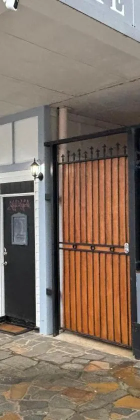 Tin Town suites，位于Herberton的酒店