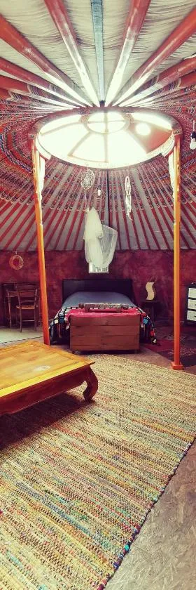 Yourte Namaste Homestay，位于Saint-Pargoire的酒店