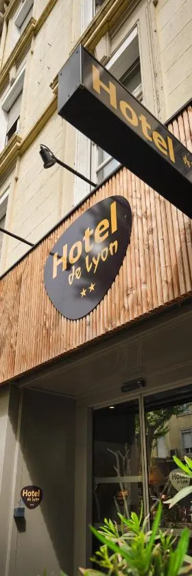 里昂酒店，位于瓦朗斯的酒店