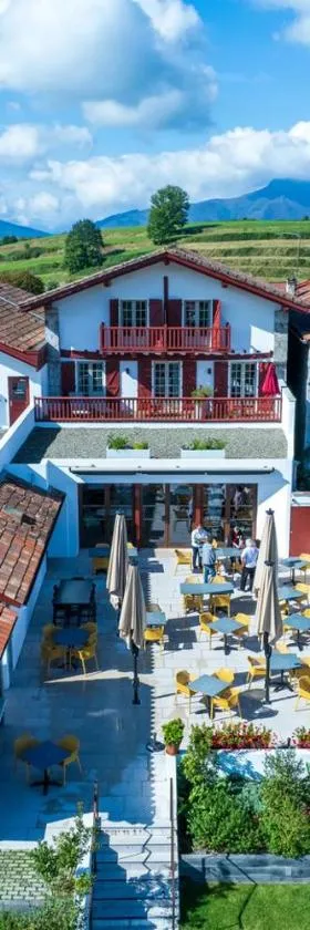 Hôtel Restaurant & Spa La Maison Oppoca，位于阿伊诺阿的酒店