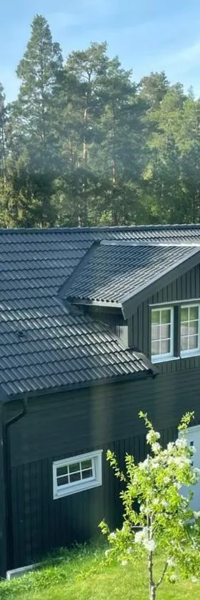 Nybyggt modernt gästhus nära naturen，位于诺尔雪平的酒店
