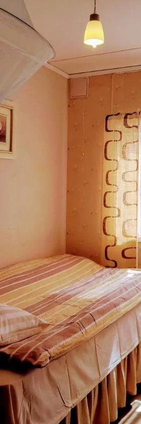 Single bedroom, outside toilet, shower, kitchen. 120 m from Sandbach，位于Bräcke的酒店