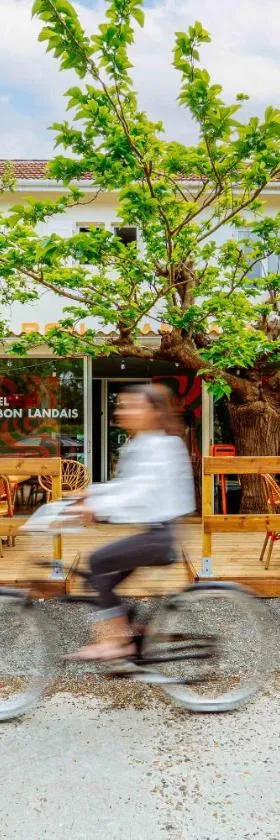 Au Bon Landais Surf Hôtel Guinguette，位于比斯卡罗斯海滩的酒店