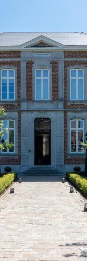 Pastorij Huys，位于Heers的酒店